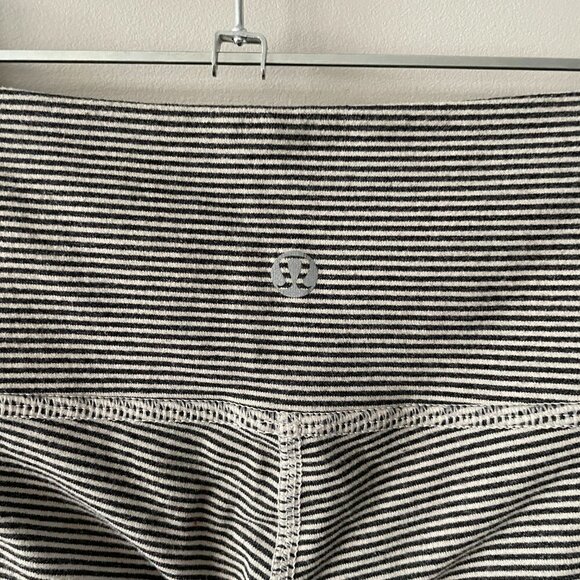 Lululemon Athletica Striped Leggings Cropped Pull On Activewear Grey White 6 - Picture 6 of 7